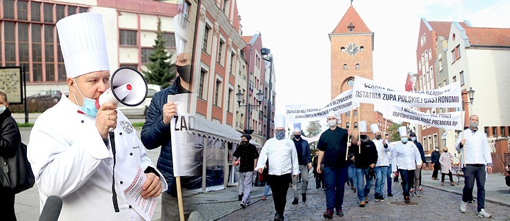 Protest kucharzy w Elblągu. Żadają wsparcia dla niszczonej branży. Stop zamykaniu gospodarki! ( +zdjęcia)